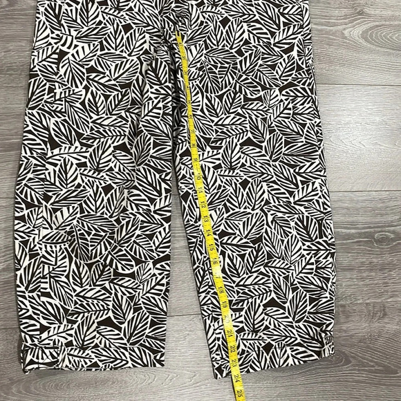 Lands’ End Cropped Brown Leaf Print Pants 10 - Picture 11 of 16
